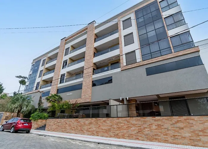 Elegante Apartamento No Centro De Bombinhas